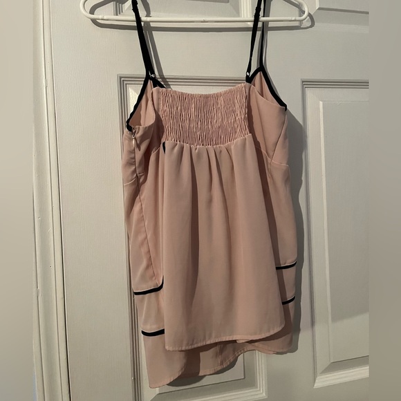 Light pink and black dressy top! Super cute with jeans and small heal or flats - Picture 3 of 4